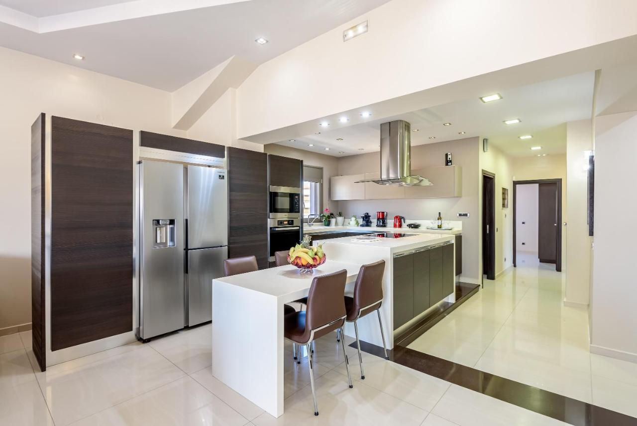 Luxury Villa In City Center With Rooftop Swimming Pool Chania  Eksteriør billede
